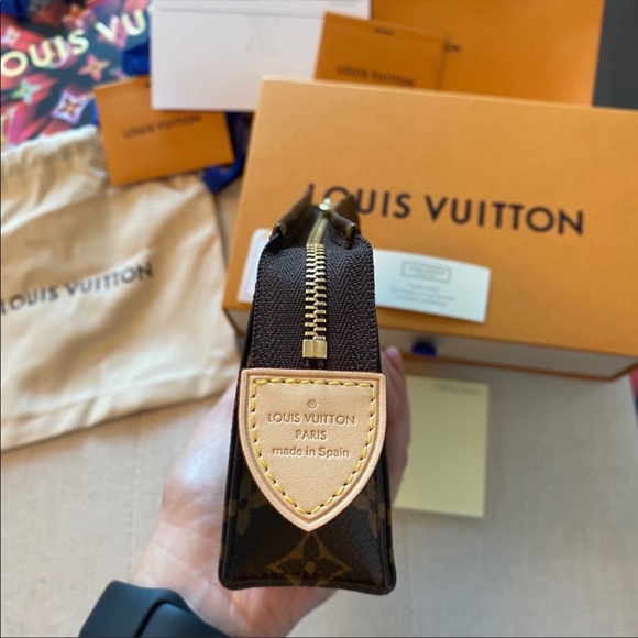 LV toiletry 15 - Picture 3 of 12